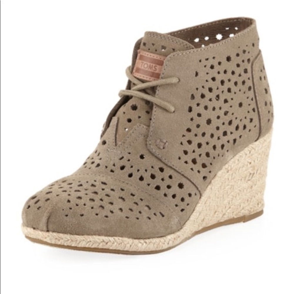 Tom’s Taupe Moroccan Cutout Desert Wedge